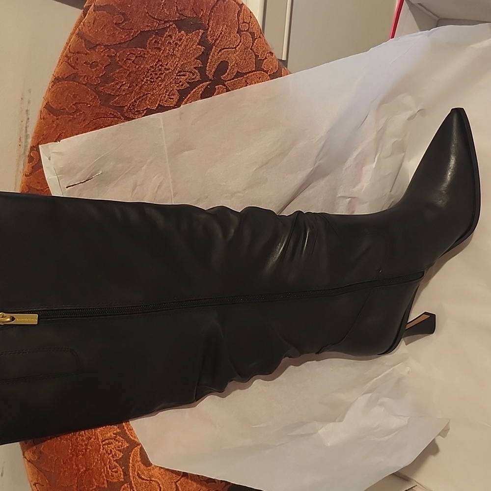 ***BRAND NEW IN BOX 100% Leather** Vince Camuto Black Slouchy Heeled Boots - Picture 9 of 11
